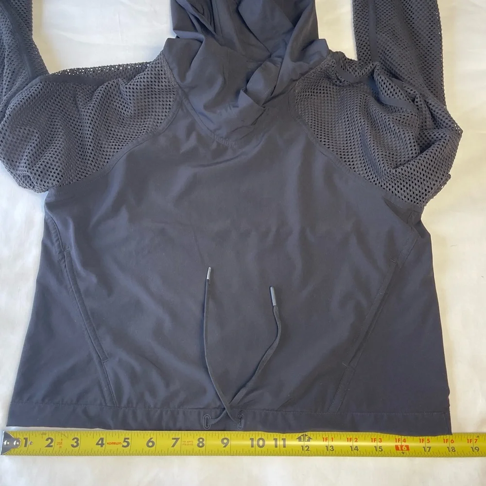 Lululemon Catch a Breeze Black Cropped Pullover Hoodie Fits like Women’s Size 2 - Picture 12 of 14